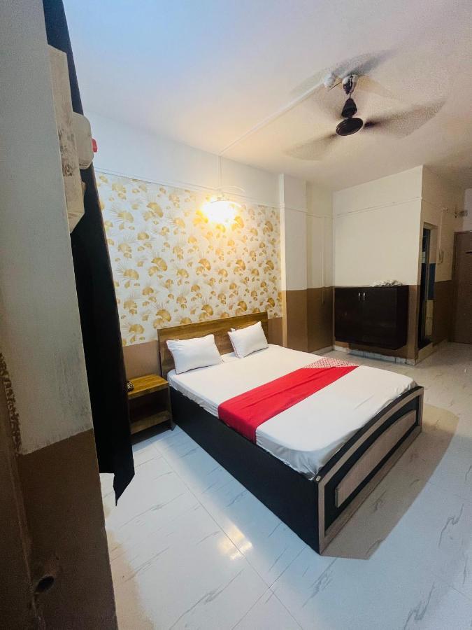 Hotel Royal Lodging Phursungi Ngoại thất bức ảnh