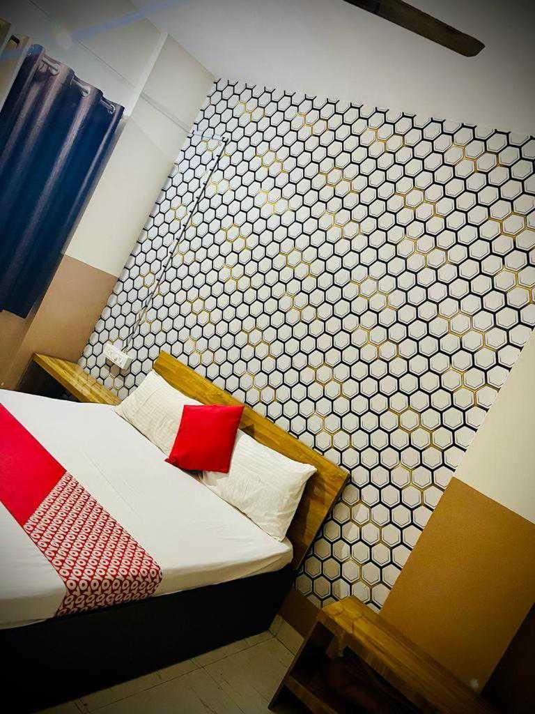 Hotel Royal Lodging Phursungi Ngoại thất bức ảnh