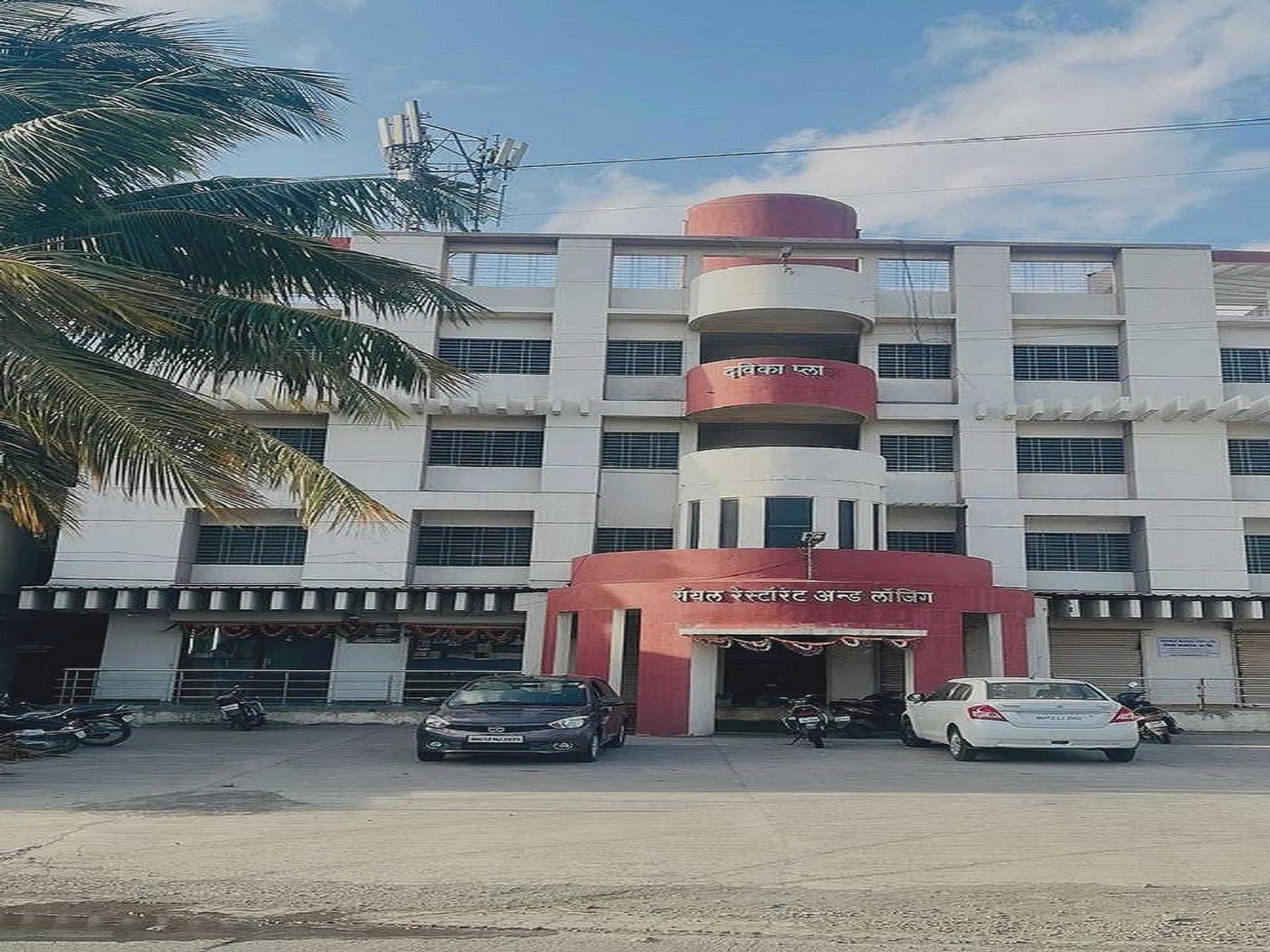 Hotel Royal Lodging Phursungi Ngoại thất bức ảnh