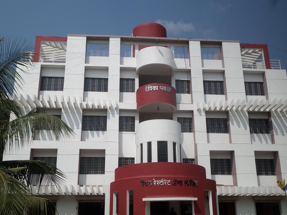 Hotel Royal Lodging Phursungi Ngoại thất bức ảnh